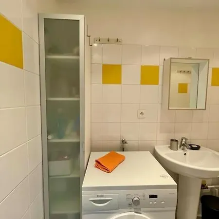 Petit Cine Croix-roussien Apartamento *